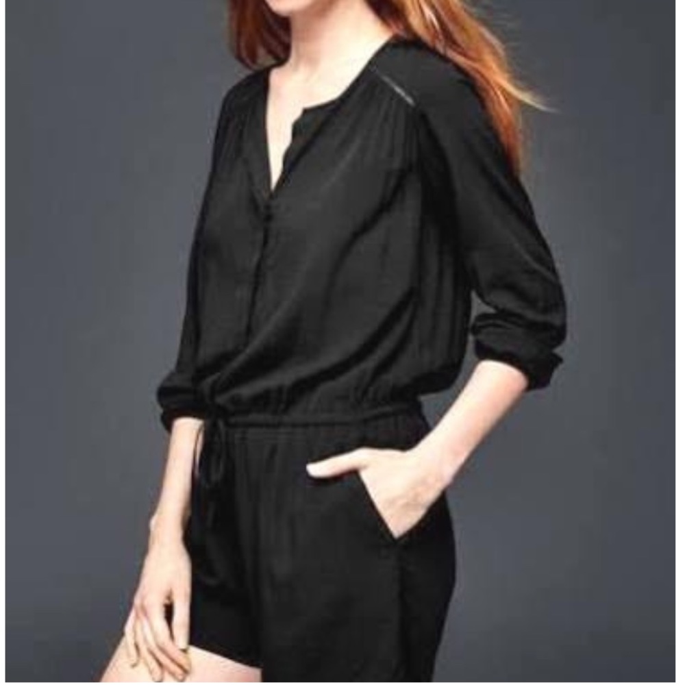 Gap- Black Long Sleeve Romper